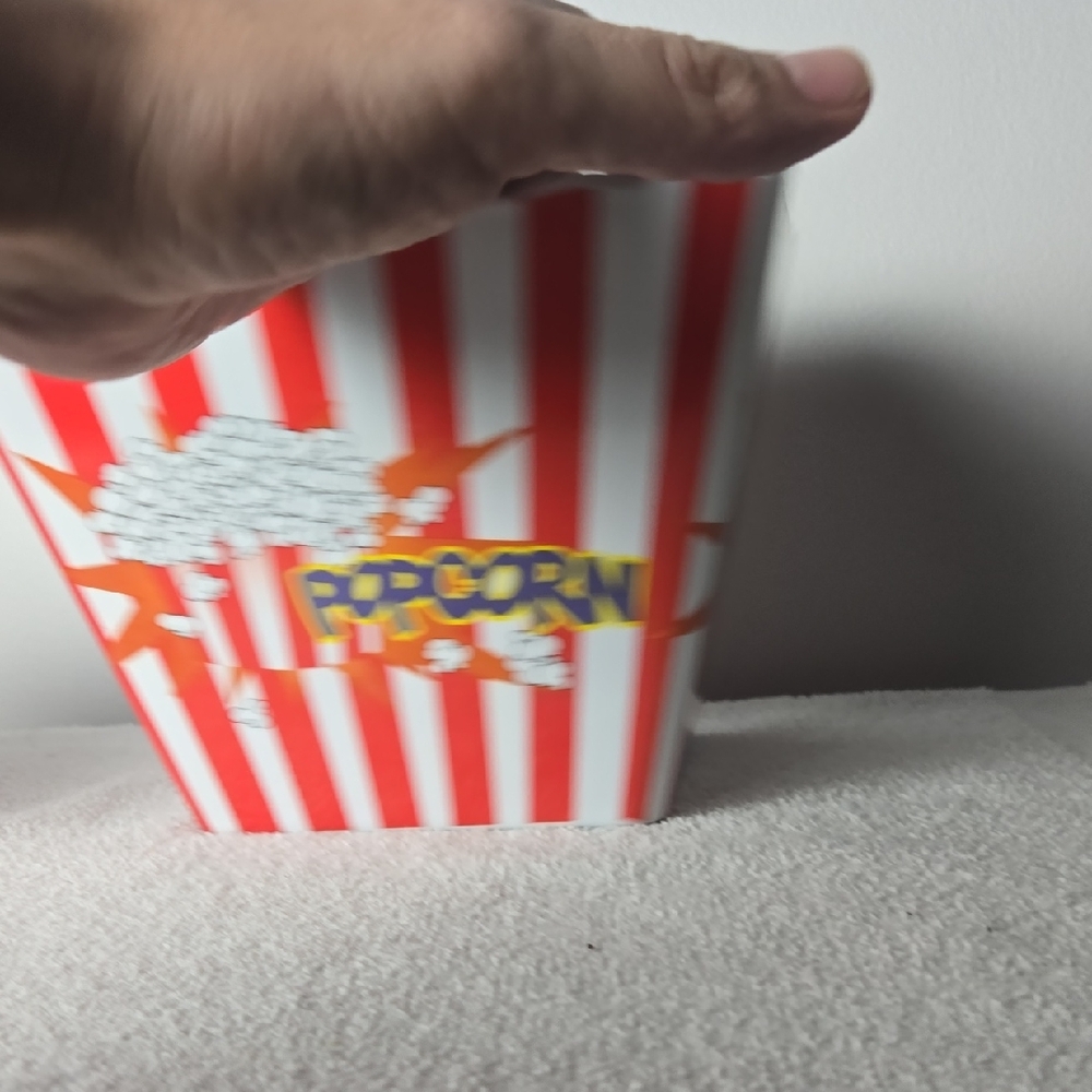 Red and White Popcorn Containers - Set of 5 - Picture 4 of 7
